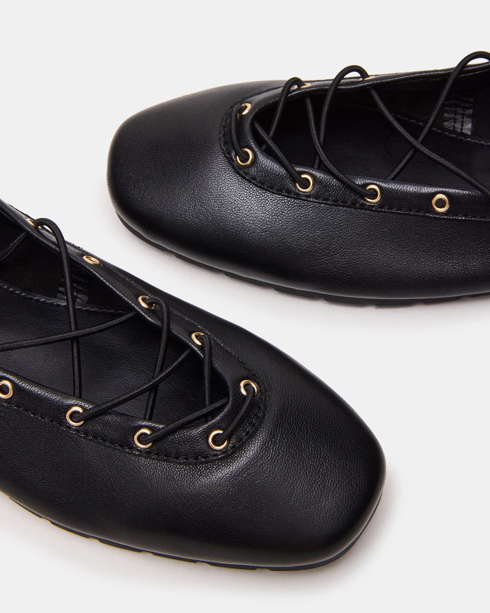 POINTE BLACK LEATHER FLATS